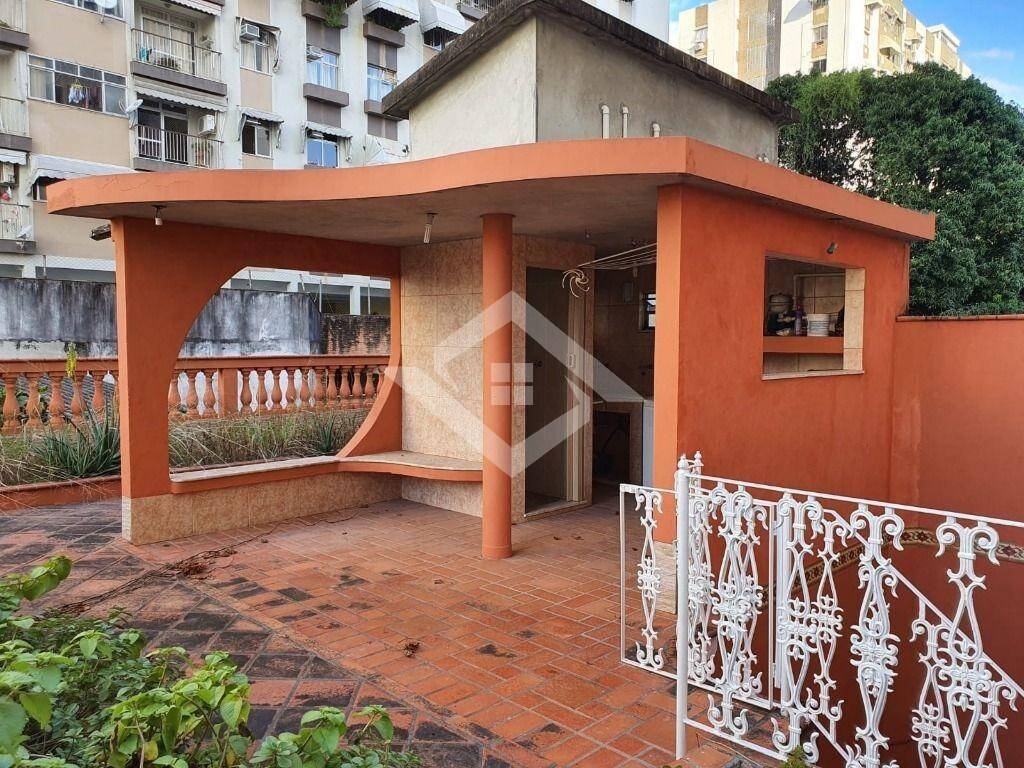 Casa à venda com 4 quartos, 240m² - Foto 23