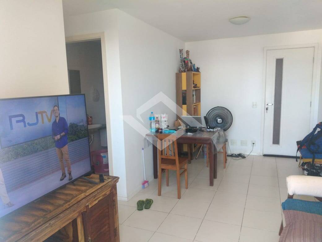 Apartamento à venda com 2 quartos, 65m² - Foto 3