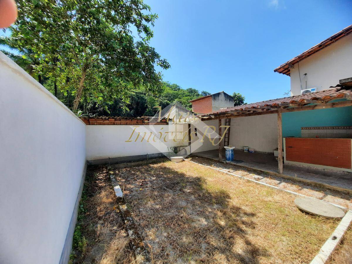 Casa à venda com 2 quartos, 220m² - Foto 2