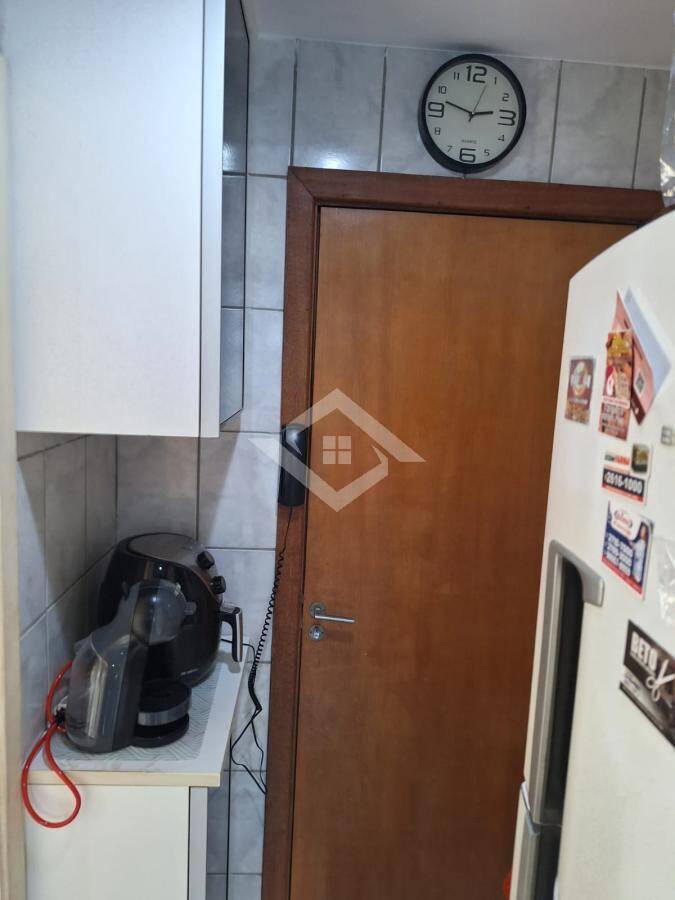 Apartamento à venda com 2 quartos, 72m² - Foto 2