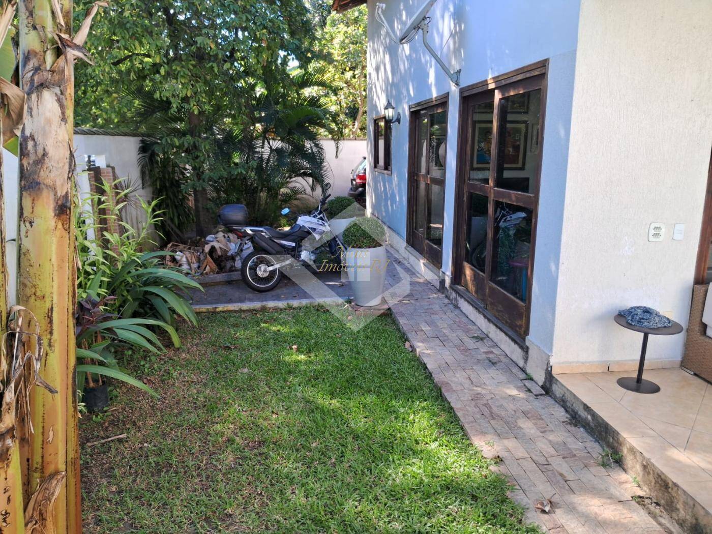 Casa à venda com 3 quartos, 246m² - Foto 14