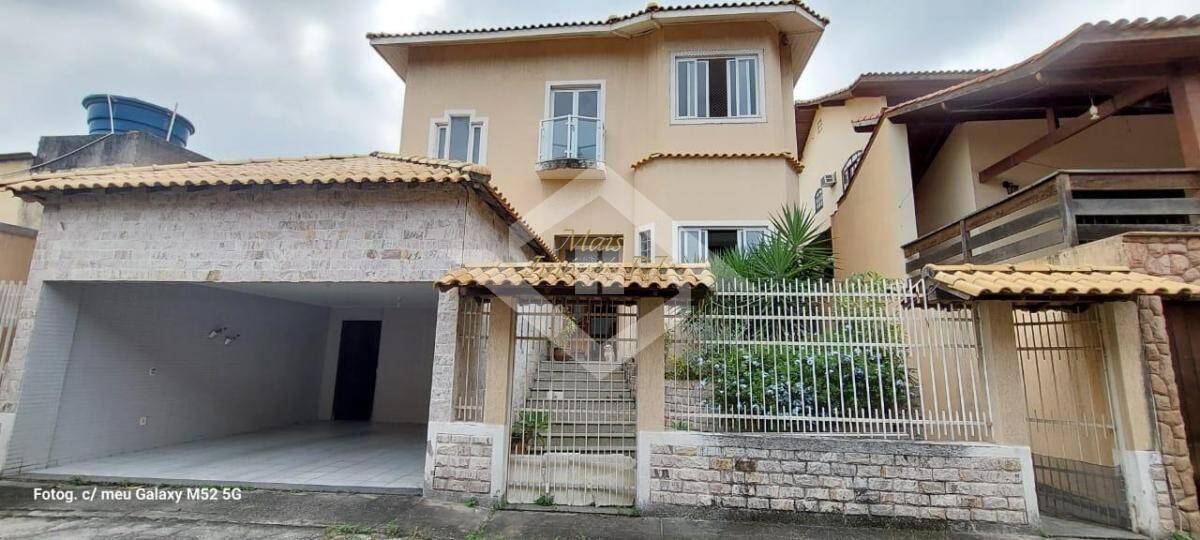 Casa à venda com 4 quartos, 329m² - Foto 1