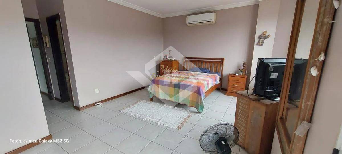 Casa à venda com 4 quartos, 329m² - Foto 2