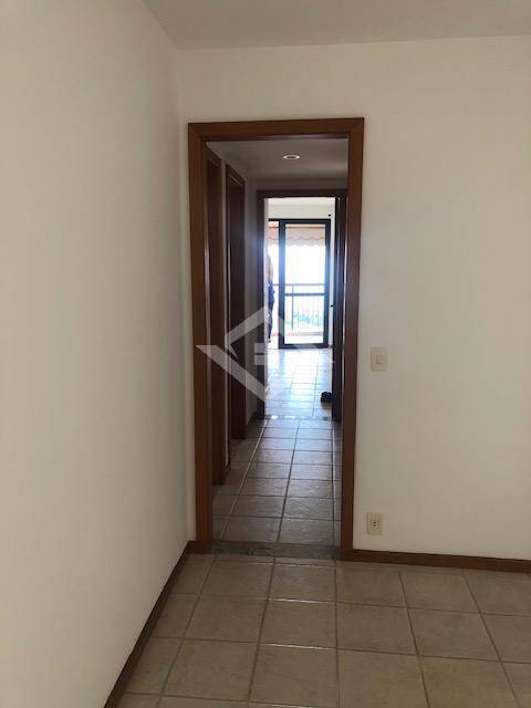 Apartamento à venda com 3 quartos, 130m² - Foto 4