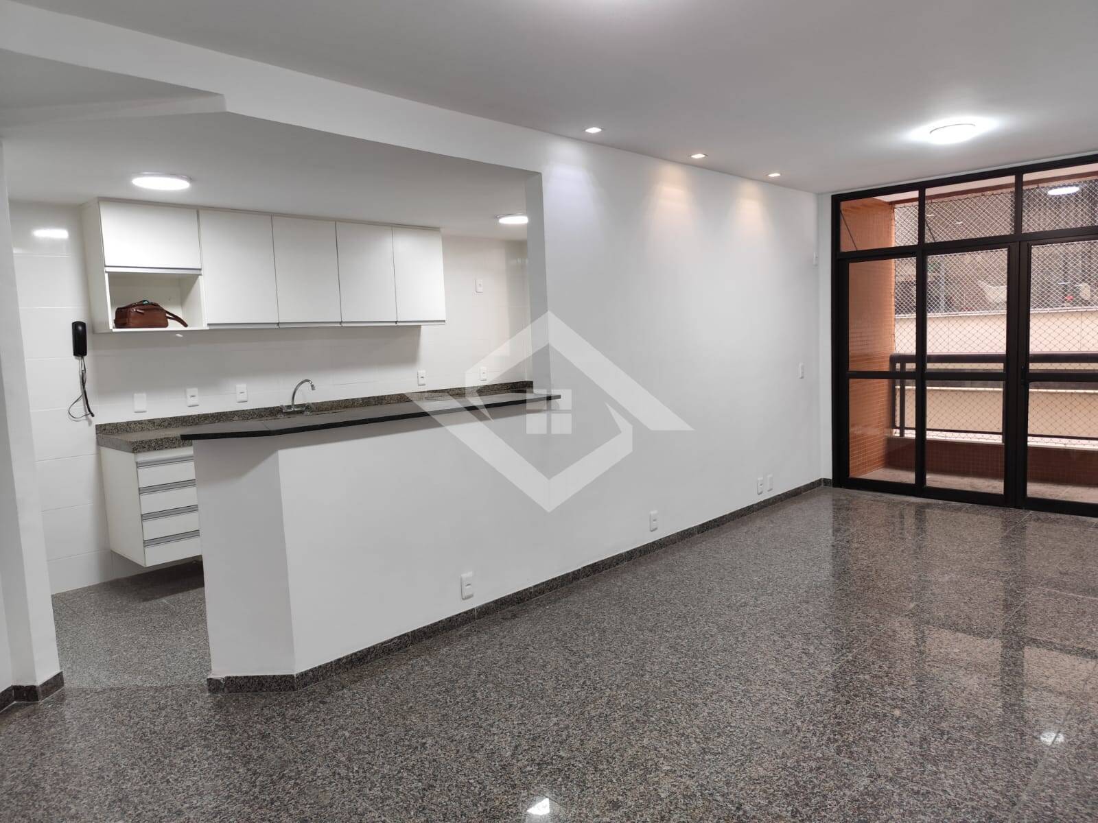 Apartamento à venda com 3 quartos, 70m² - Foto 1