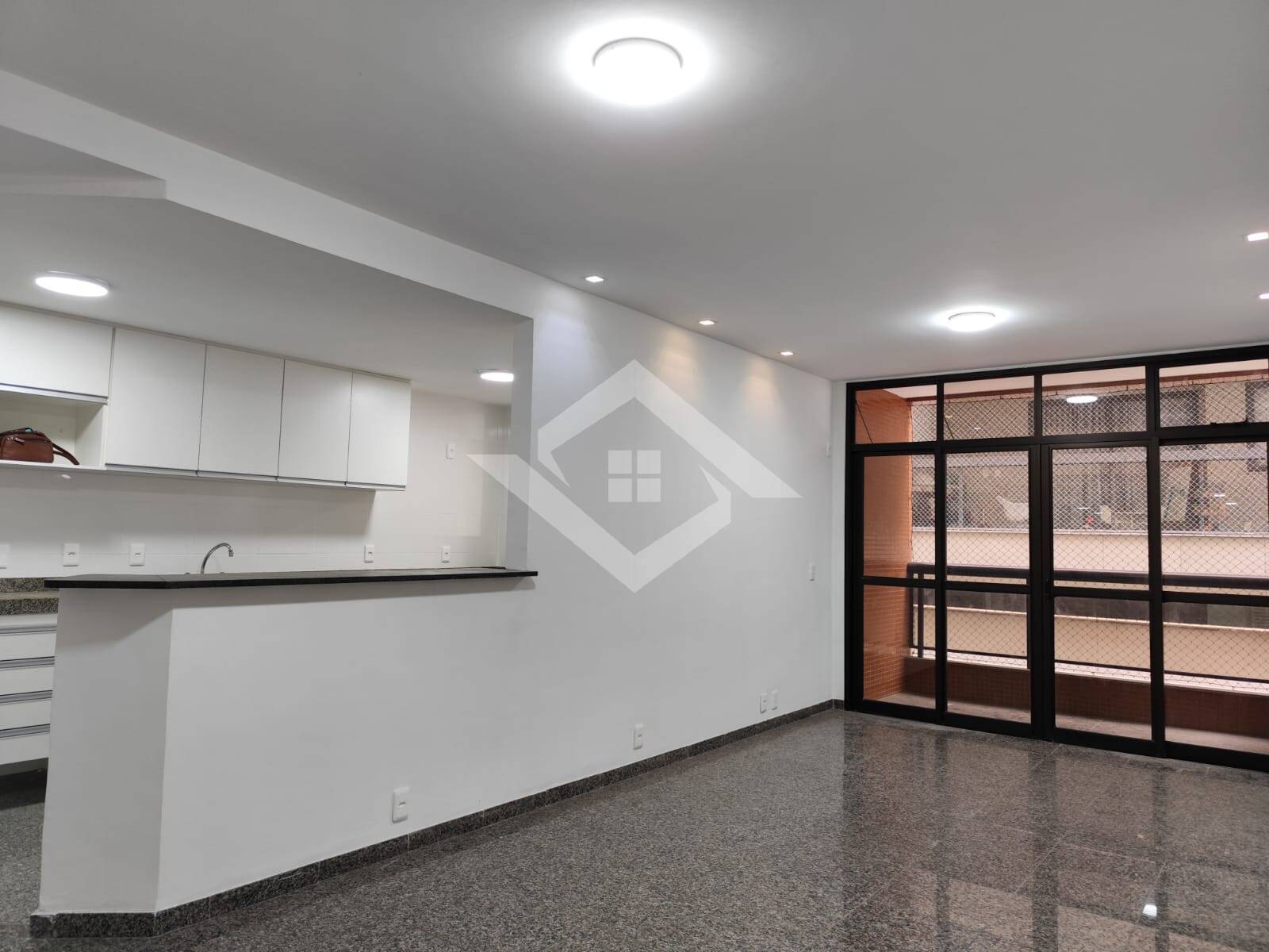 Apartamento à venda com 3 quartos, 70m² - Foto 2