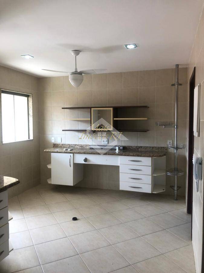 Casa à venda com 3 quartos, 289m² - Foto 14