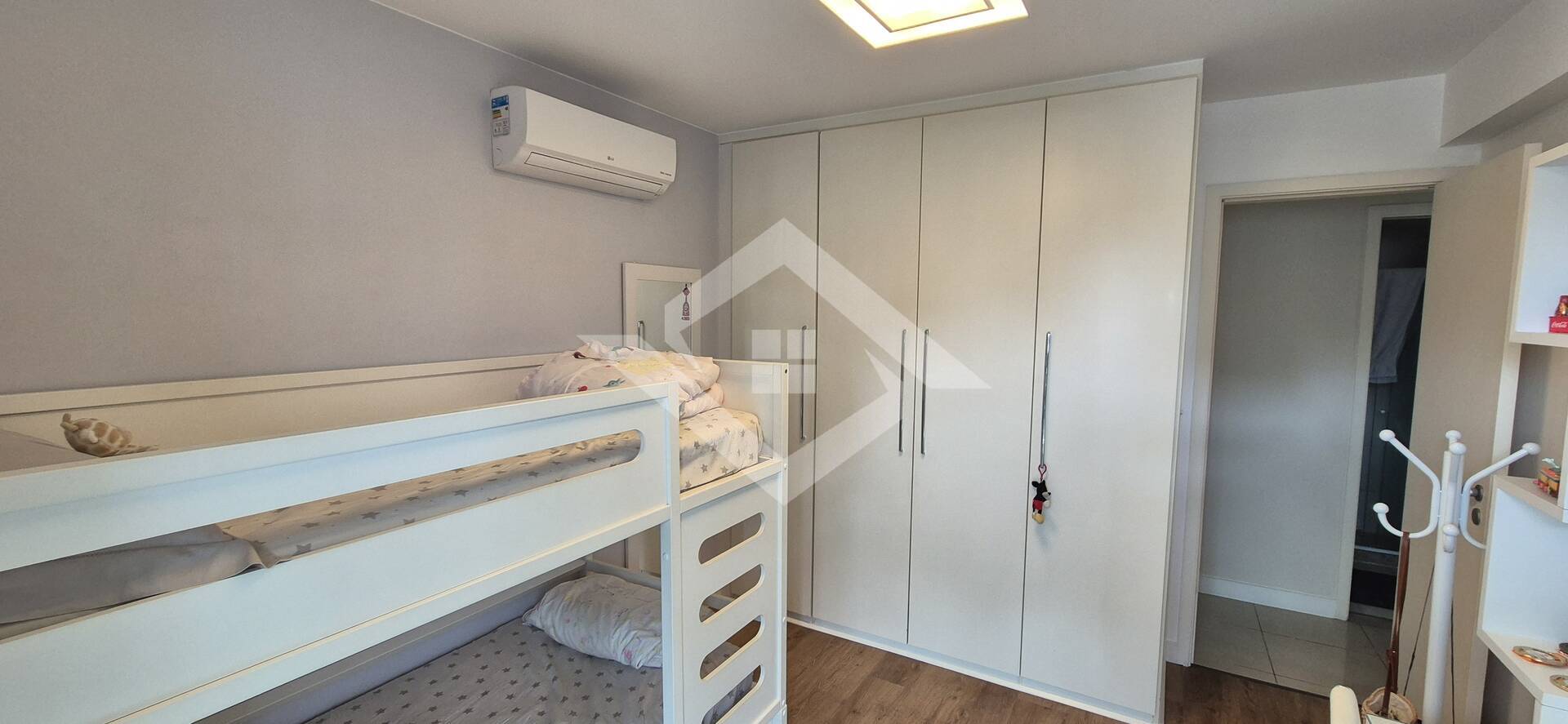 Apartamento à venda com 3 quartos, 227m² - Foto 5