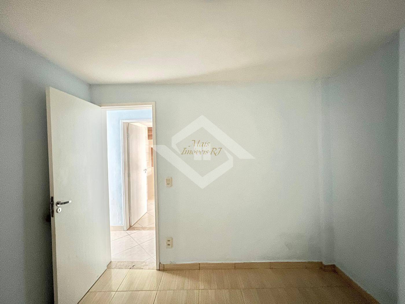 Apartamento à venda com 3 quartos, 100m² - Foto 4