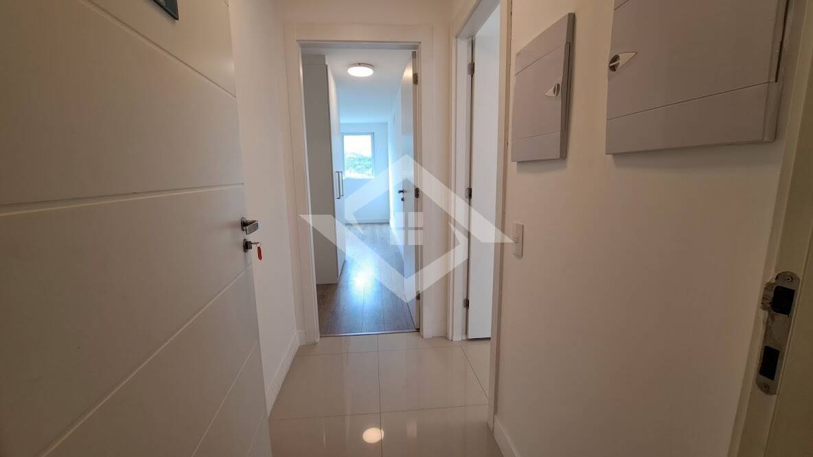 Apartamento à venda com 2 quartos, 79m² - Foto 2