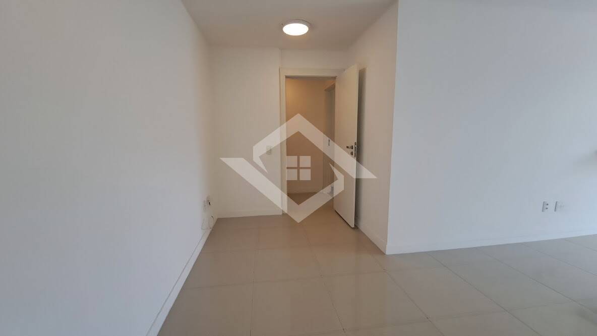 Apartamento à venda com 2 quartos, 79m² - Foto 3