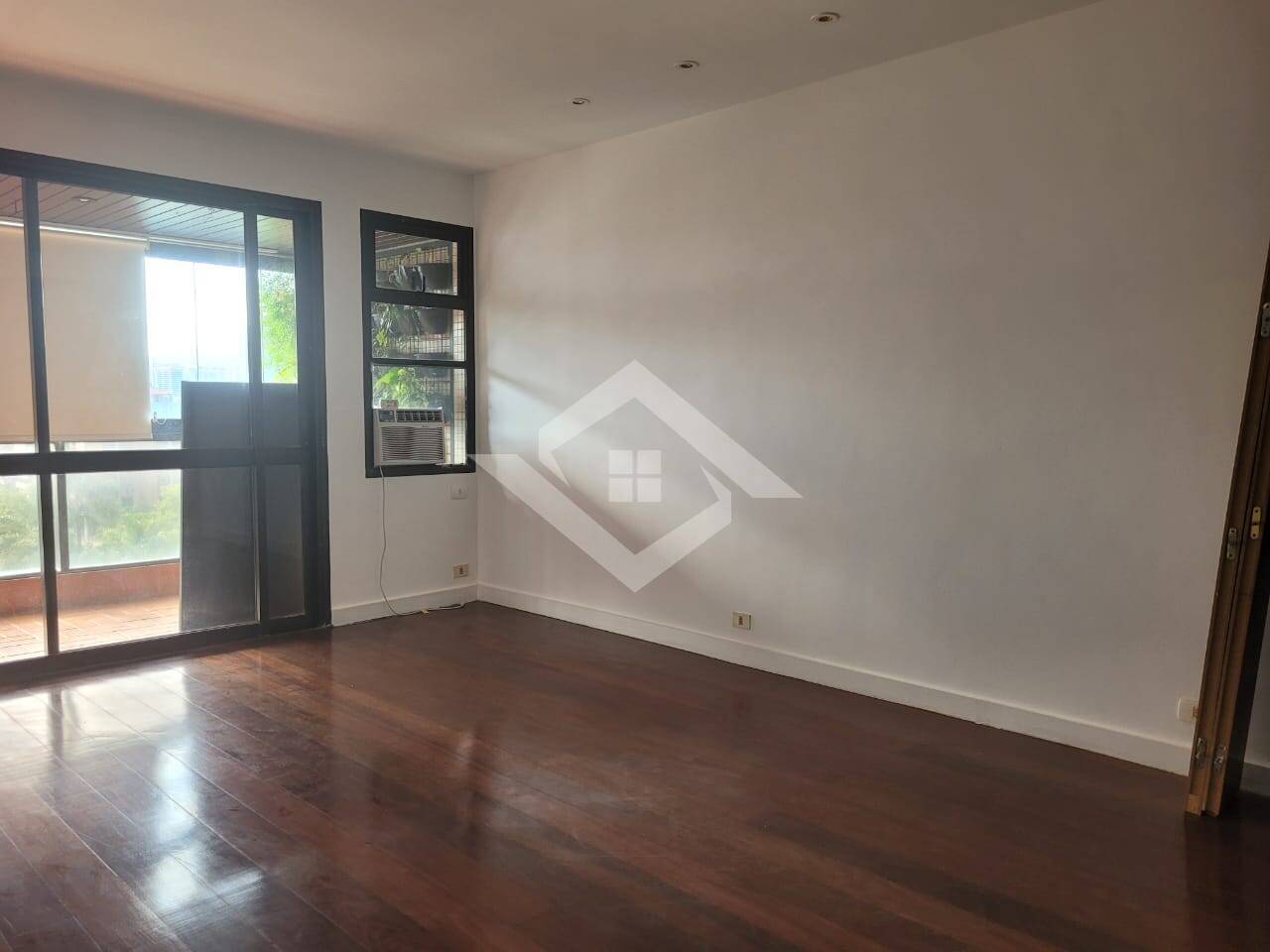 Apartamento para alugar com 4 quartos, 168m² - Foto 2