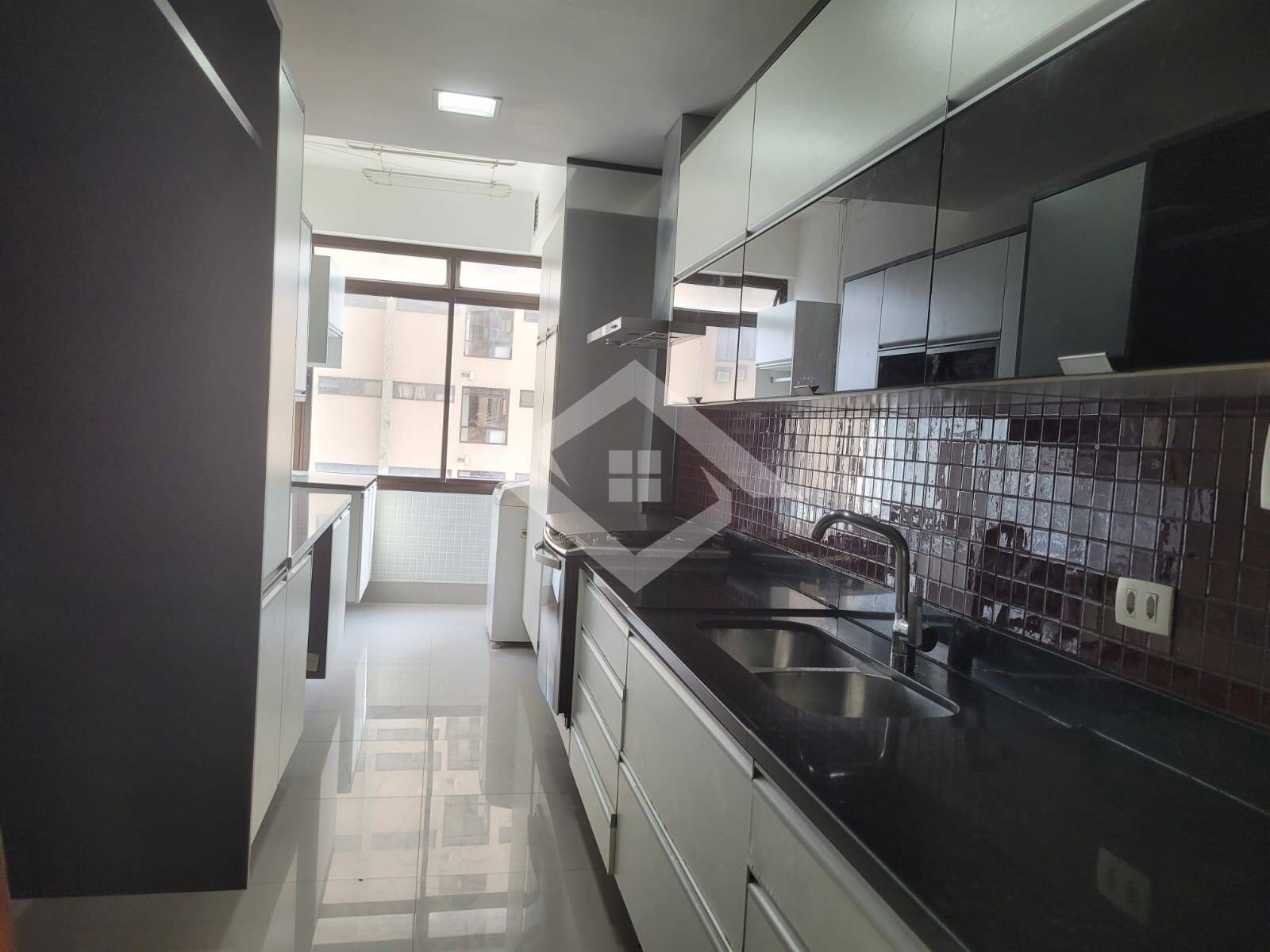 Apartamento para alugar com 4 quartos, 168m² - Foto 12