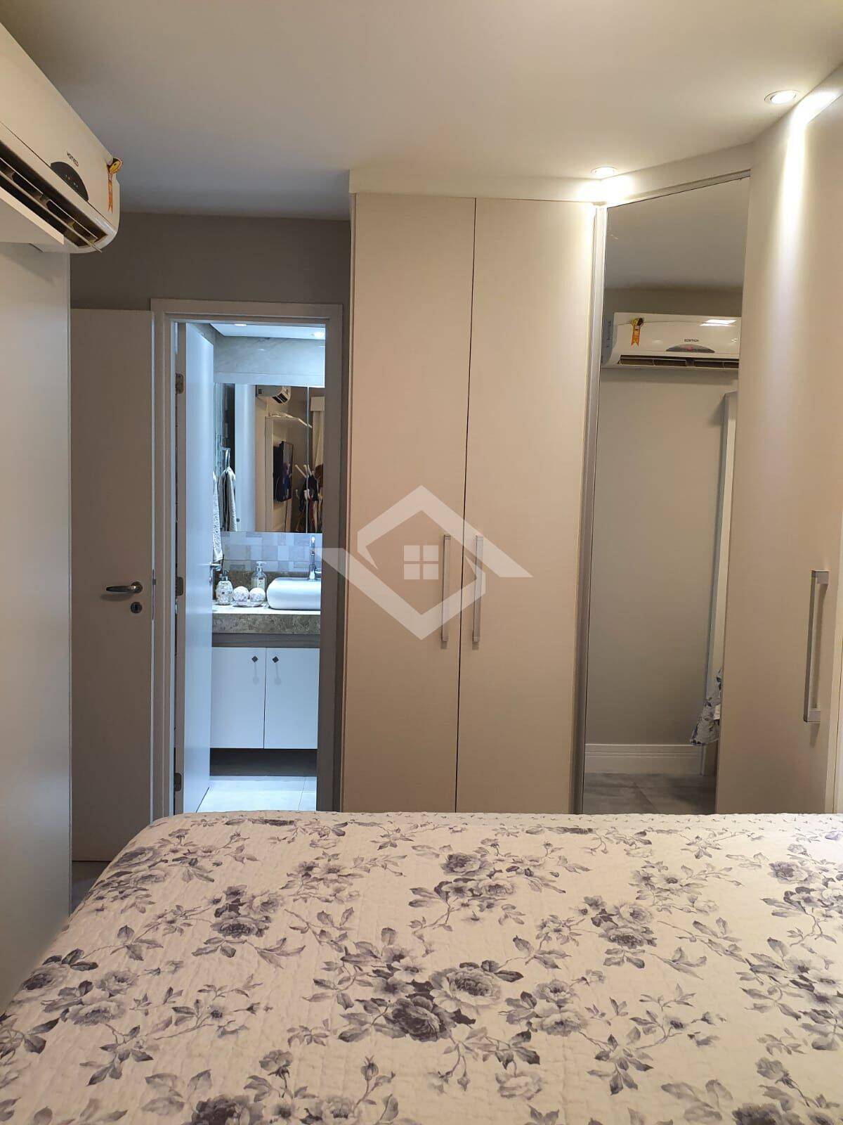 Apartamento à venda com 2 quartos, 70m² - Foto 13