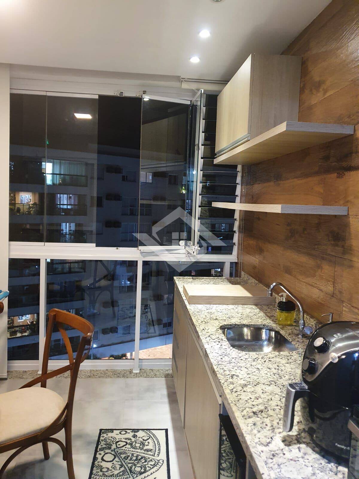 Apartamento à venda com 2 quartos, 70m² - Foto 3