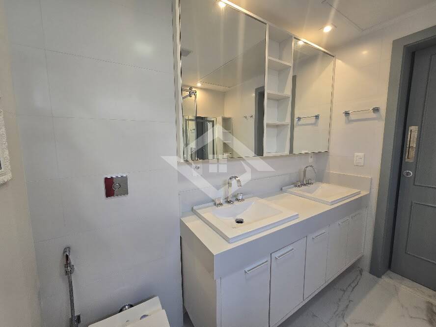 Casa à venda com 5 quartos, 300m² - Foto 33