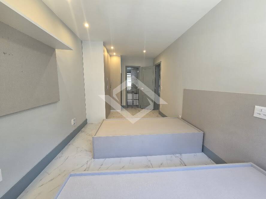 Casa à venda com 5 quartos, 300m² - Foto 52