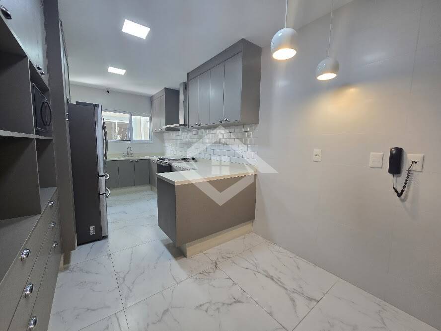 Casa à venda com 5 quartos, 300m² - Foto 14