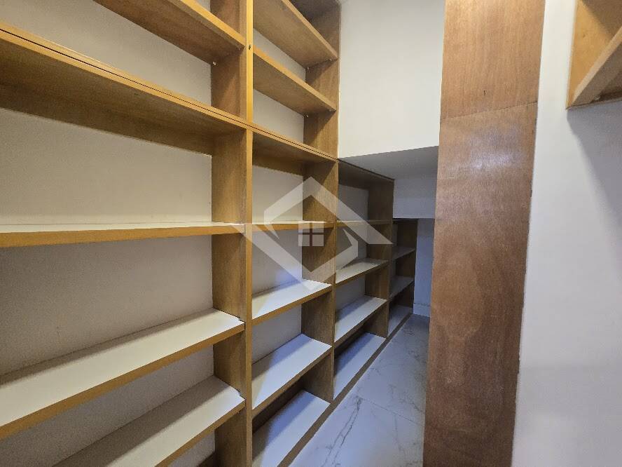 Casa à venda com 5 quartos, 300m² - Foto 15