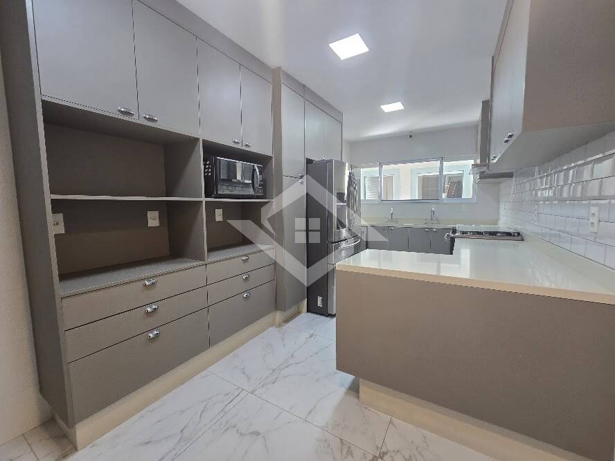 Casa à venda com 5 quartos, 300m² - Foto 12