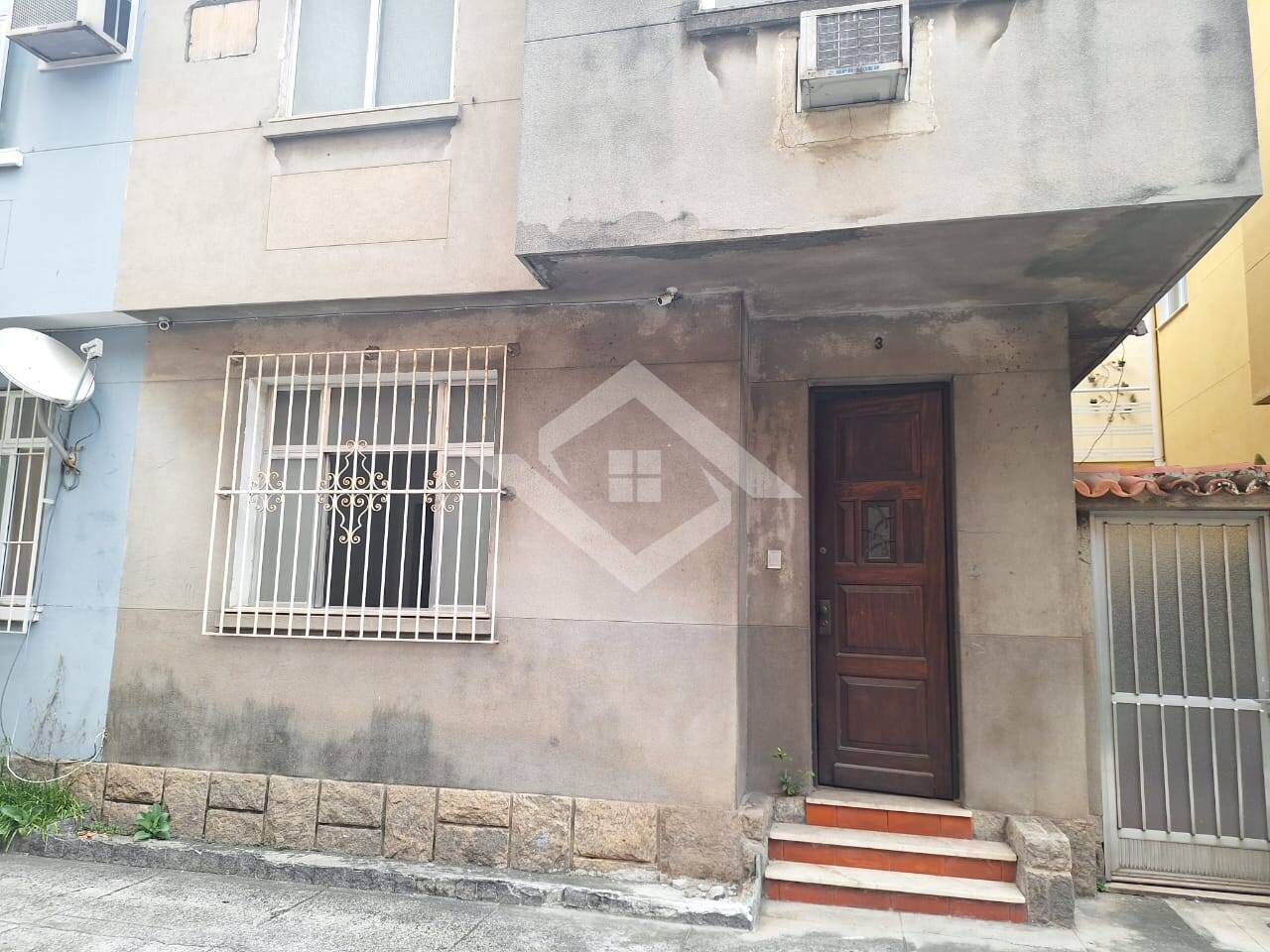 Casa à venda com 3 quartos, 178m² - Foto 1