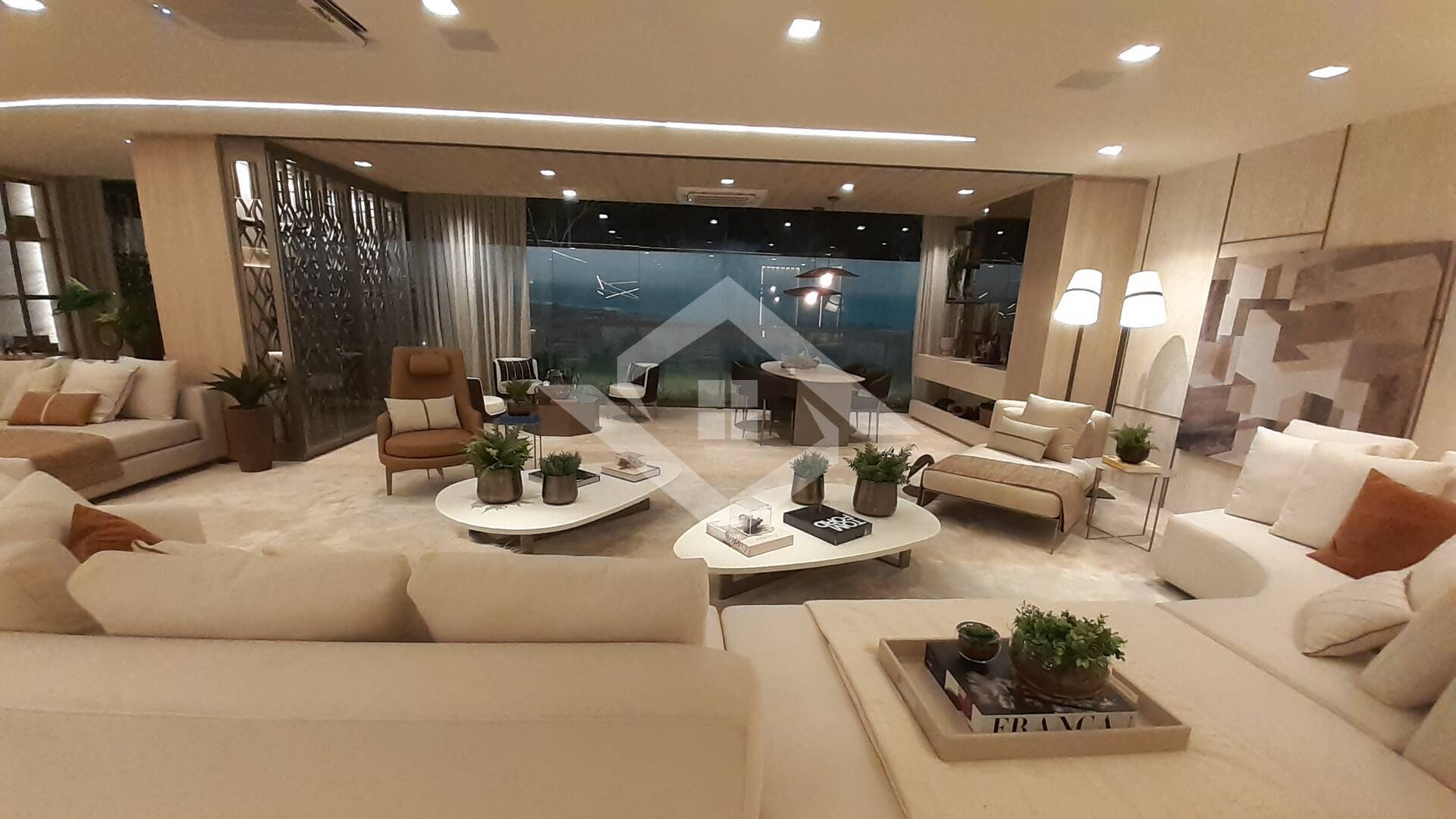 Apartamento à venda com 4 quartos, 268m² - Foto 2