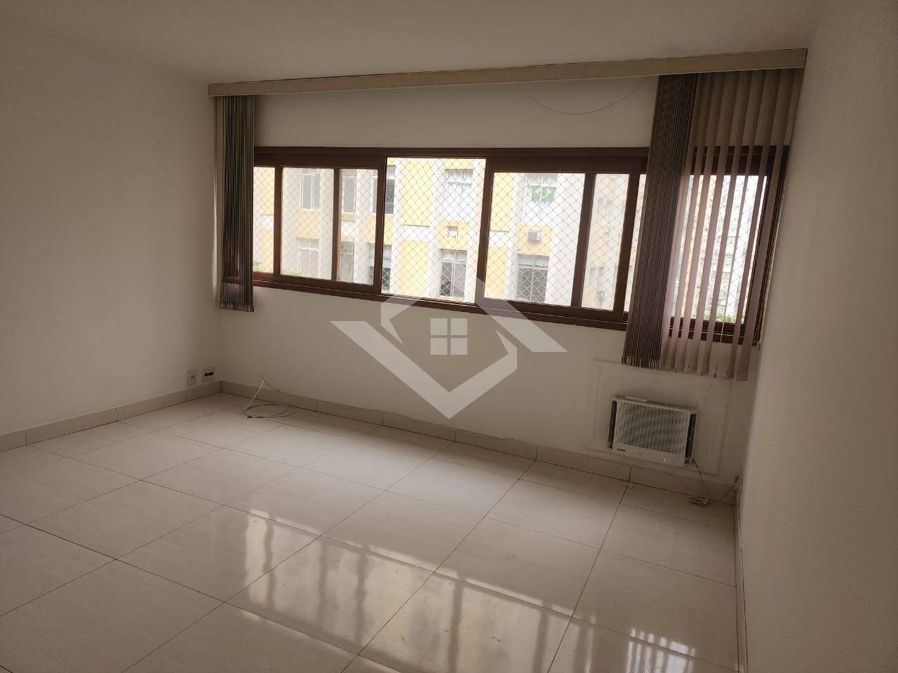 Apartamento à venda com 3 quartos, 87m² - Foto 2