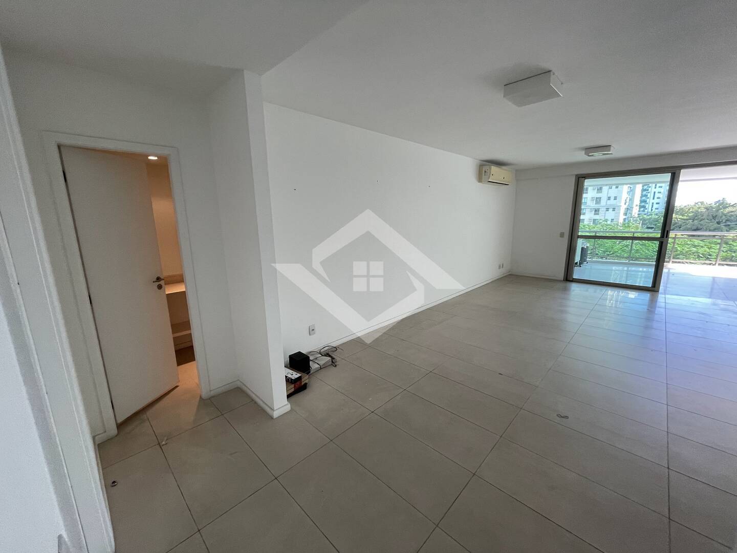 Apartamento à venda com 4 quartos, 275m² - Foto 4