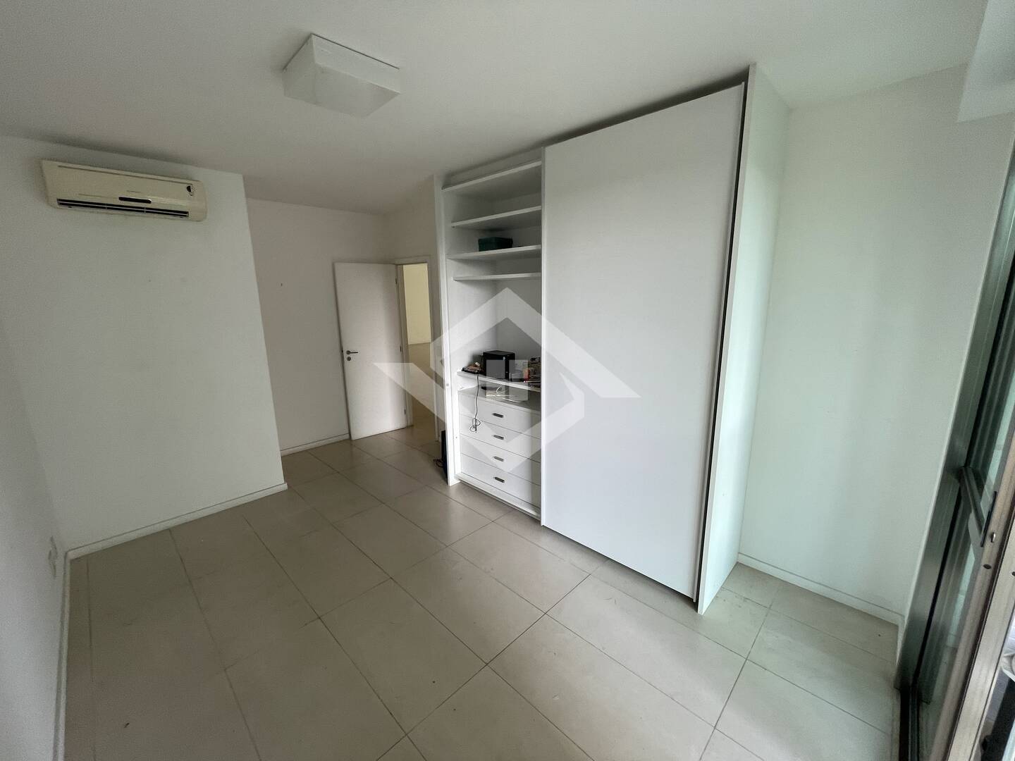 Apartamento à venda com 4 quartos, 275m² - Foto 9