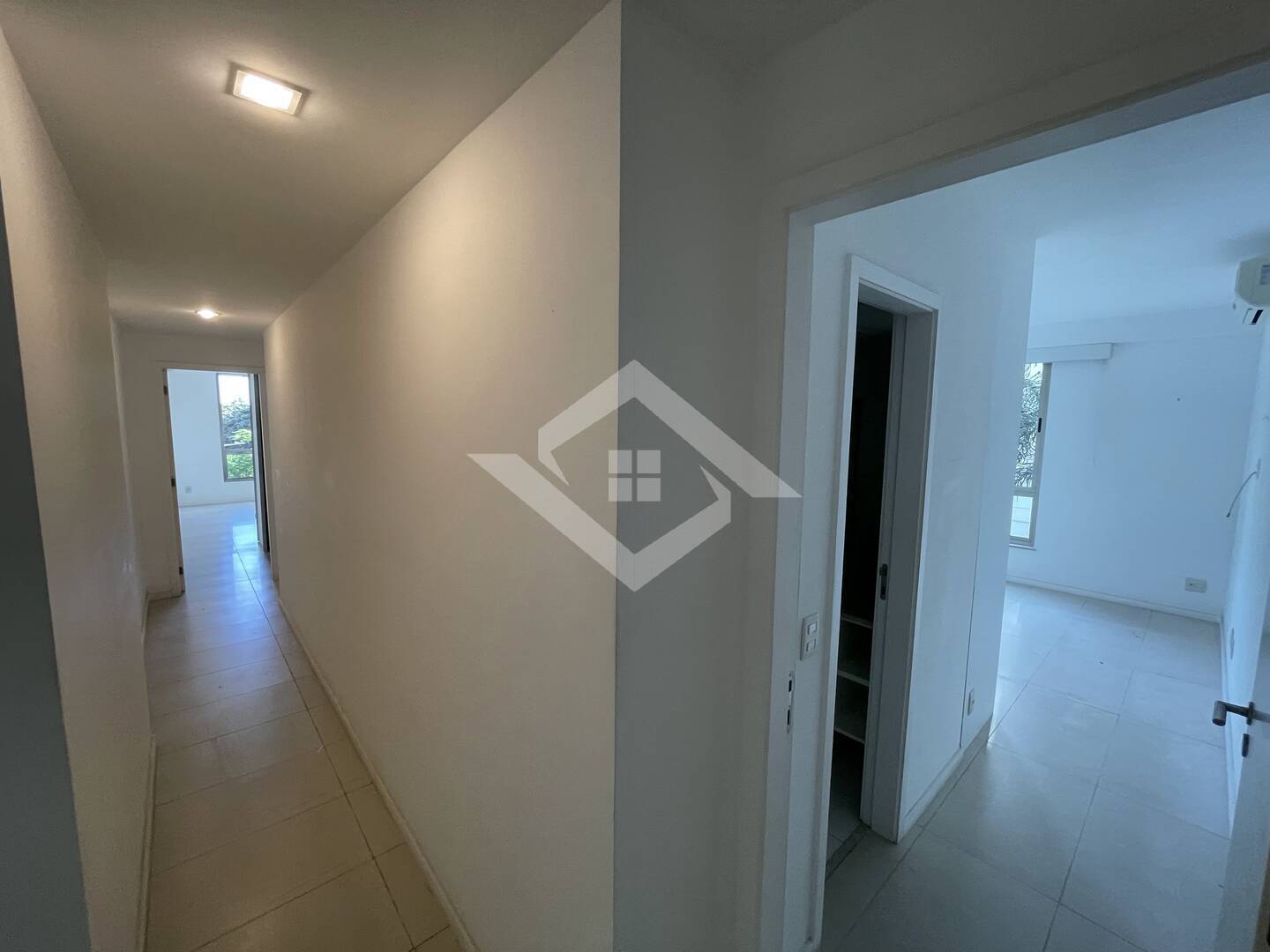 Apartamento à venda com 4 quartos, 275m² - Foto 13