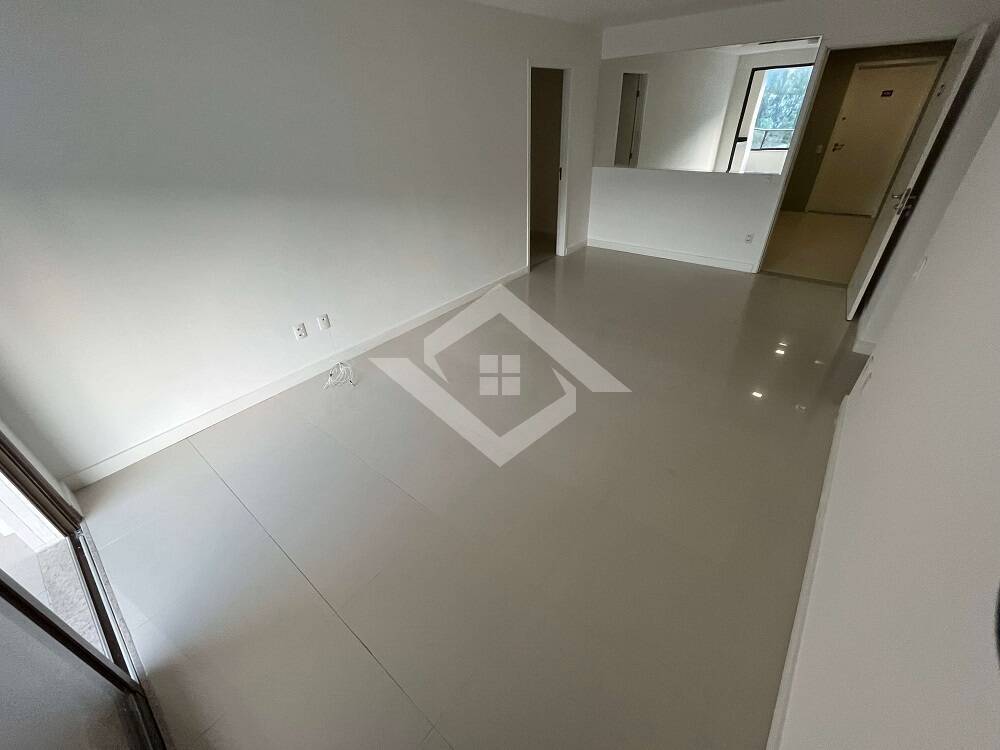 Apartamento à venda com 3 quartos, 134m² - Foto 2