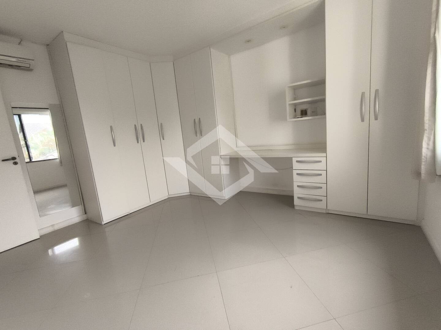 Casa à venda com 4 quartos, 330m² - Foto 19