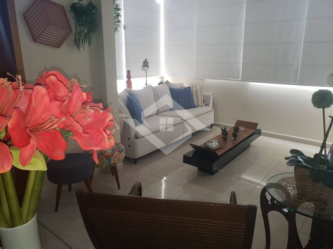 Apartamento à venda com 2 quartos, 81m² - Foto 2