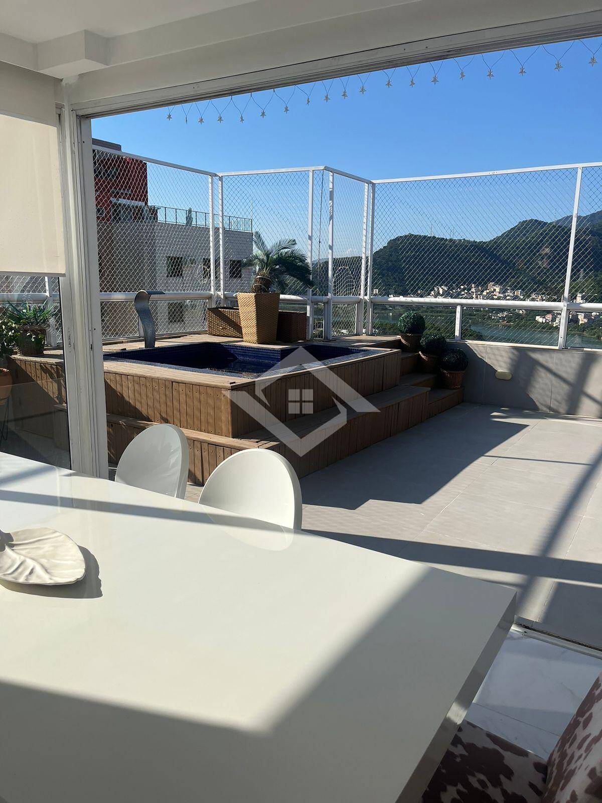 Apartamento à venda com 4 quartos, 228m² - Foto 1