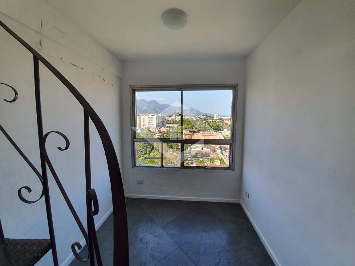 Apartamento à venda com 3 quartos, 103m² - Foto 2