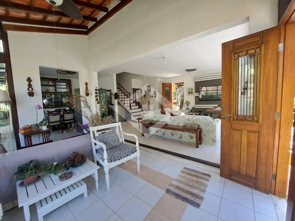 Casa à venda com 4 quartos, 300m² - Foto 4