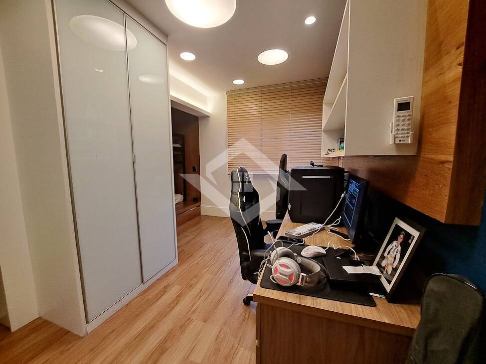 Apartamento à venda com 3 quartos, 157m² - Foto 18